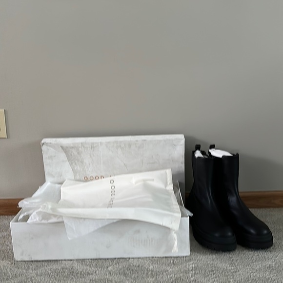 NIB Good American chunky Chelsea boots - Picture 2 of 4